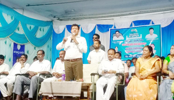 గౌతు కుటుంబం చేసిన అభివృద్ధి ఏమిటి?