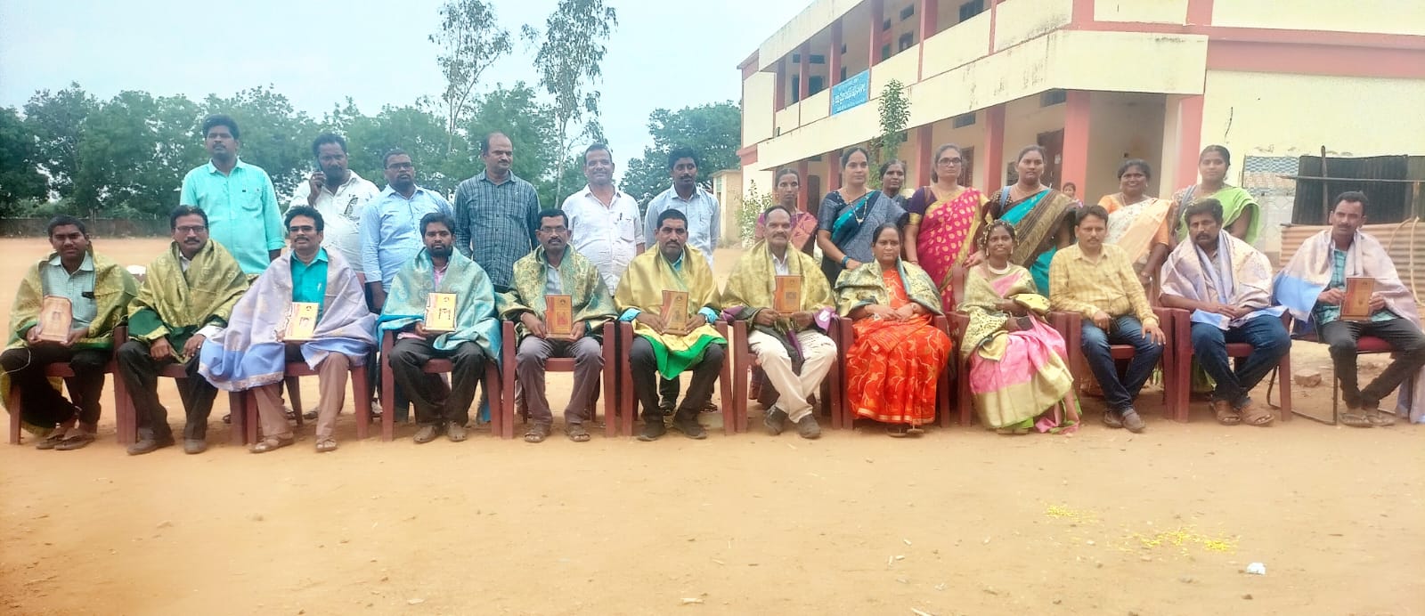 ఉపాధ్యాయులకు ఘన సన్మానం