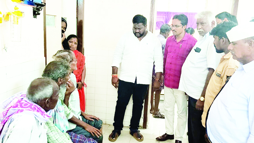 పిచ్చికుక్క దాడిలో 25 మందికి గాయాలు