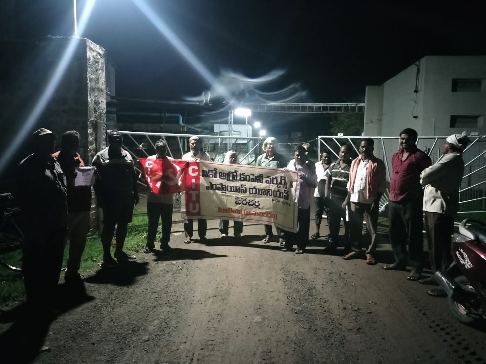 కార్మికులు లౌకికతత్వం, ఐకమత్యంతో పోరాడాలి