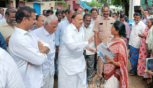 mla-in-gadapa-gadapa-program