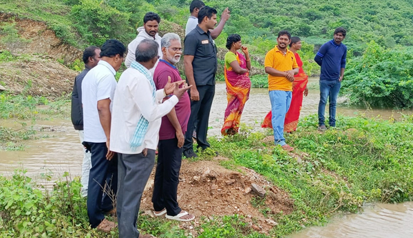 monditoka-jagan-visit-flood-water-on-highways