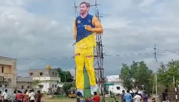 Dhonis-huge-cutout-in-Nandigama