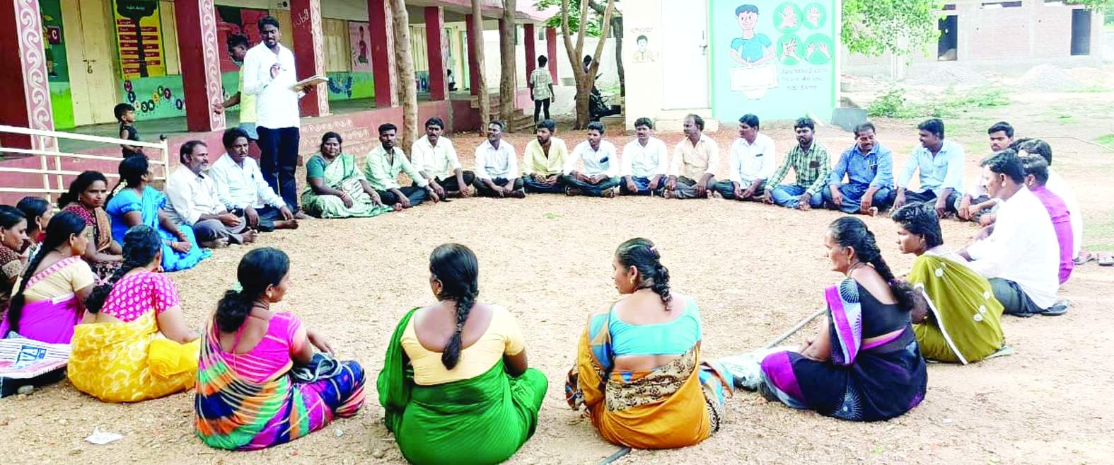 సమావేశంలో మాట్లాడుతున్న బసవరాజు