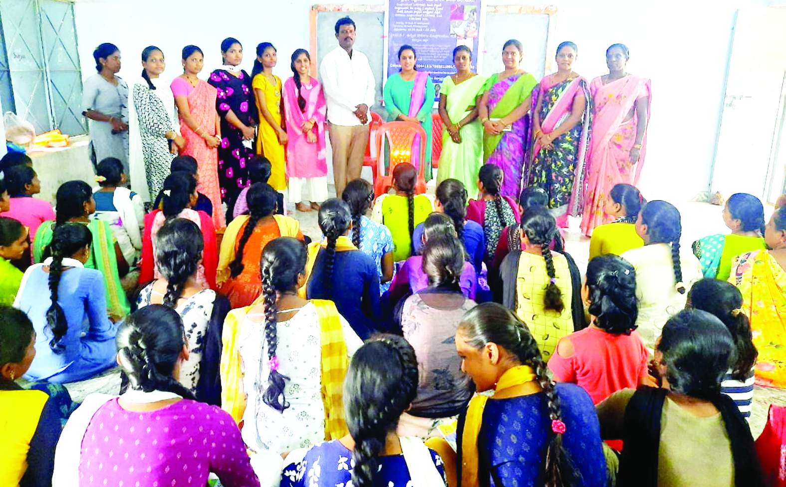 మాట్లాడుతున్న సర్పంచి తెల్లబండ్ల భీమయ్య