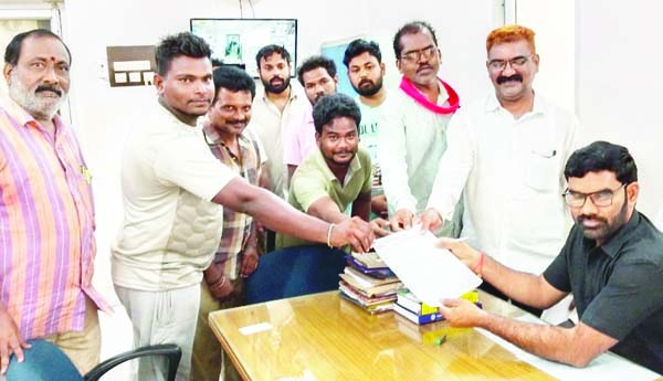 వేతన బకాయిలు చెల్లించాలి