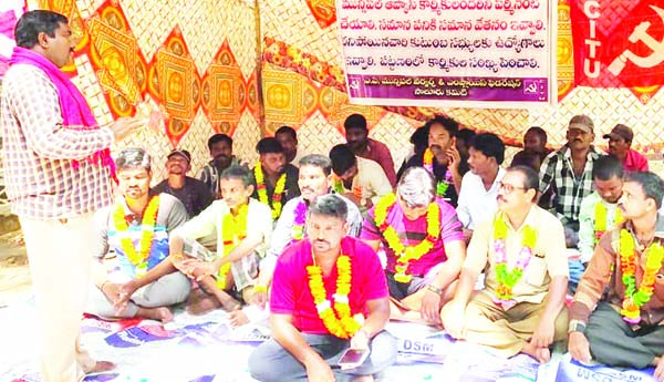 ముగిసిన మున్సిపల్‌ కార్మికుల దీక్షలు