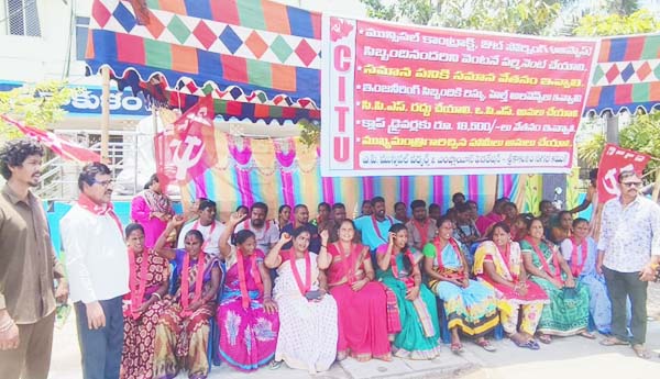 పోరాటాలు ఉధృతం