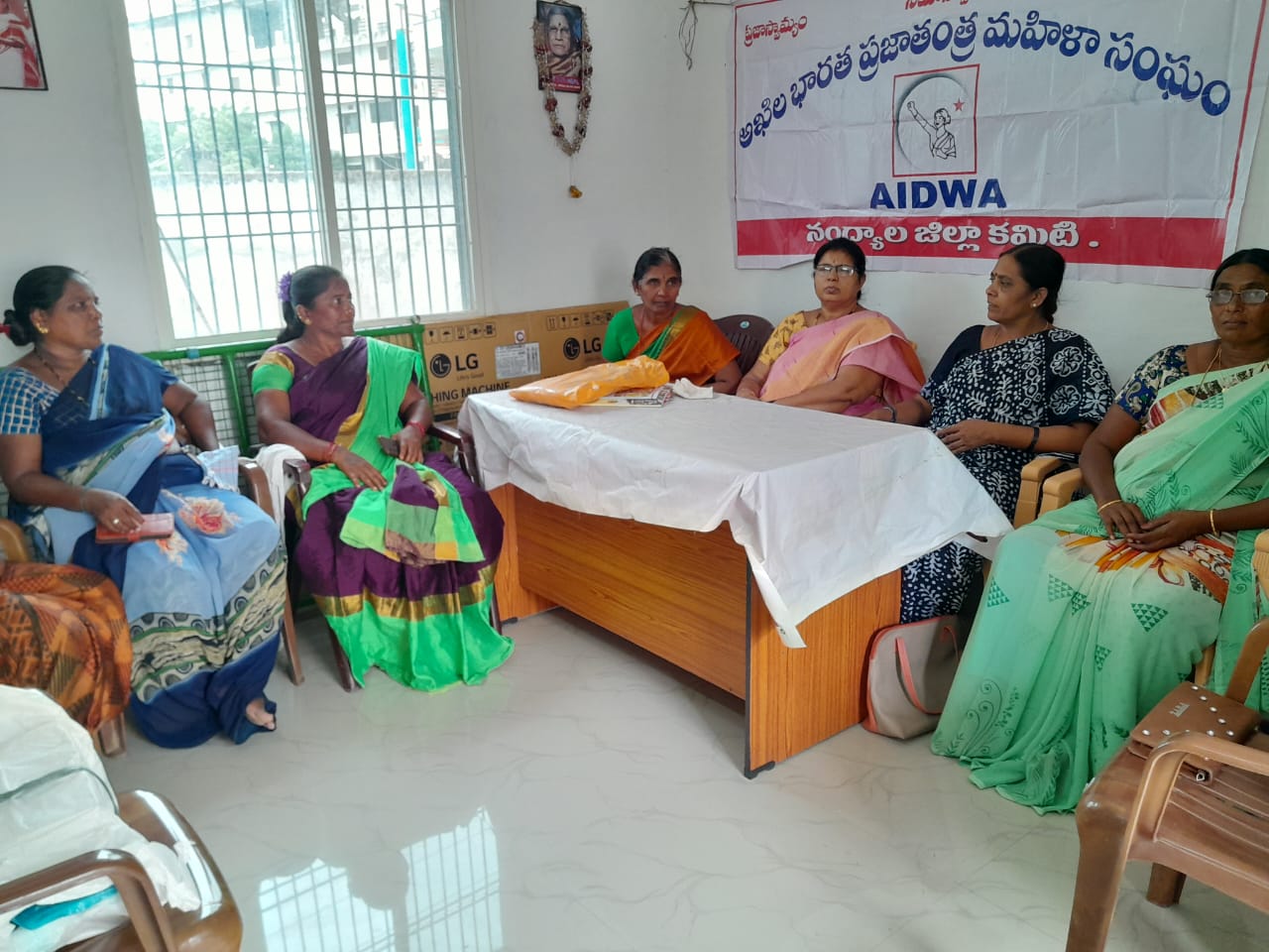 సమావేశంలో మాట్లాడుతున్న జిల్లా అధ్యక్షురాలు టి. నిర్మల