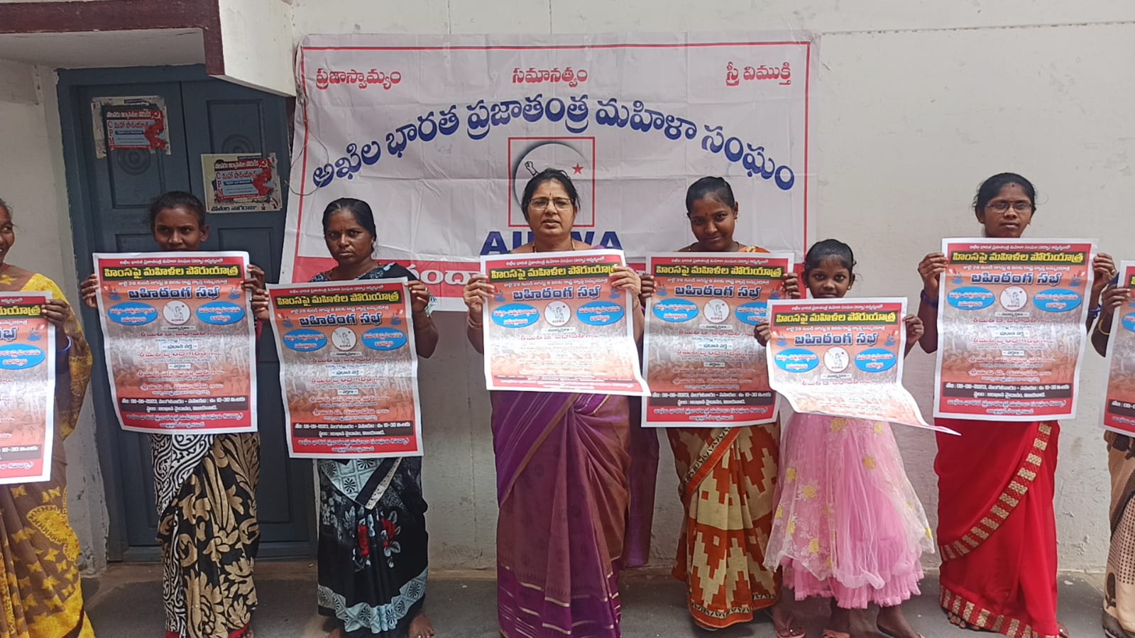 గోడపత్రికలు విడుదల చేస్తున్న టి.నిర్మల తదితరులు