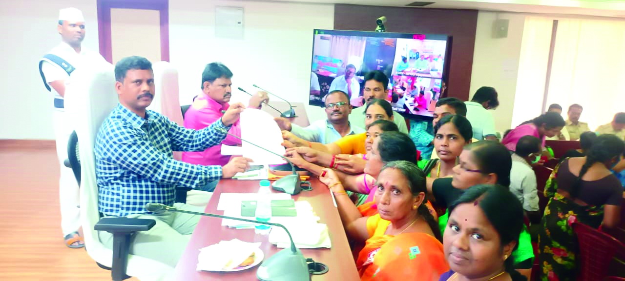 మా సమస్యలు పరిష్కరించండి