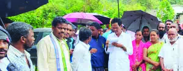 సమస్యలపై ఎమ్మెల్యేకు మొర