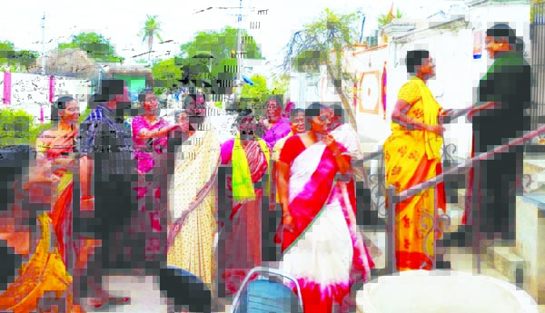 'పాదయాత్ర'పై ఇంటింటి ప్రచారం