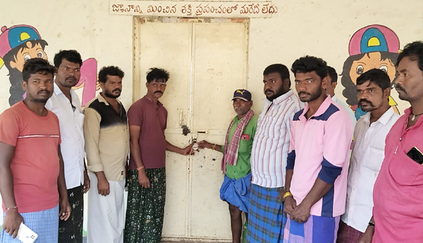 parents-protest-for-teachers