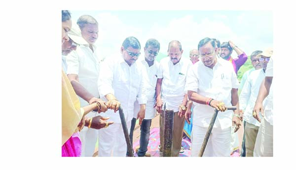 పెద్దగెడ్డ నీరు విడుదల చేసిన డిప్యూటీ సిఎం