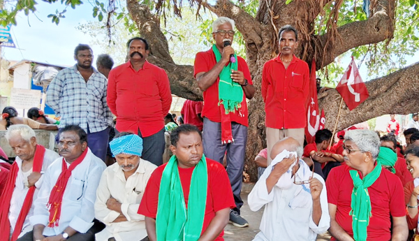 polavaram-porukeka-maha-padayatra-14th-day-meeting-vsr