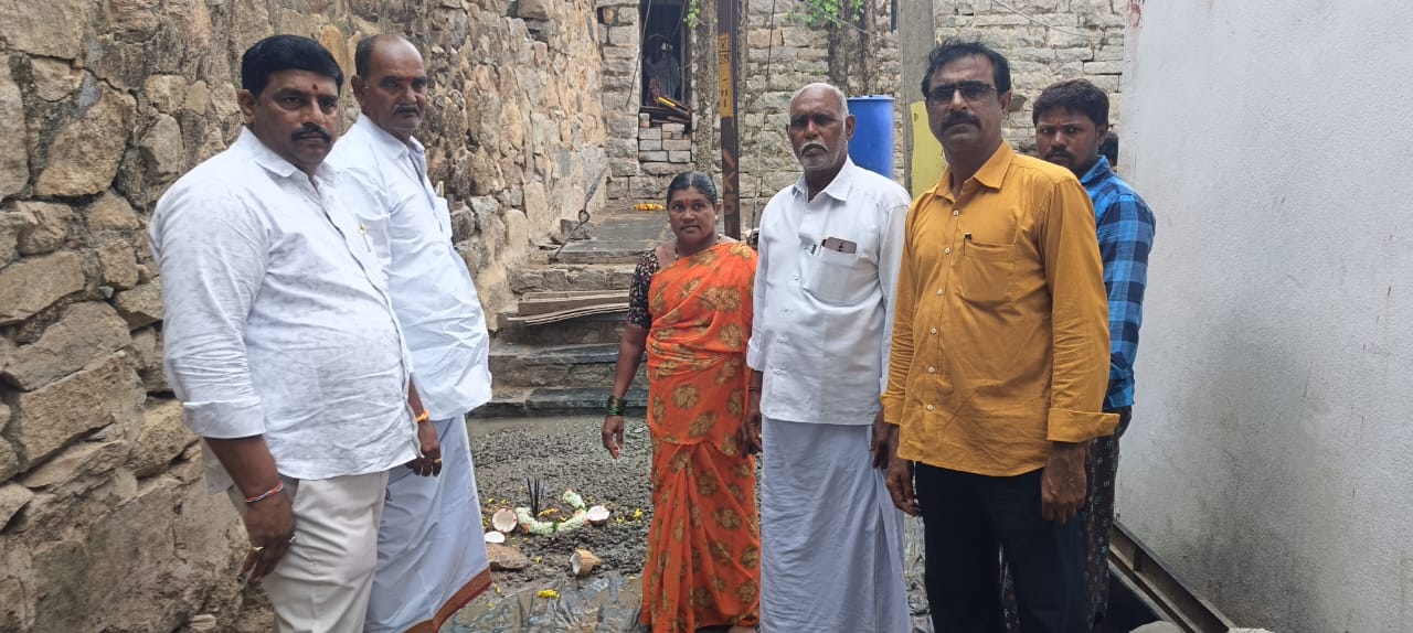 పనులను ప్రారంభిస్తున్న జెడ్పిటిసి బోరెడ్డి శ్రీరామారెడ్డి