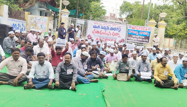 protest-against-cps-in-kurnool