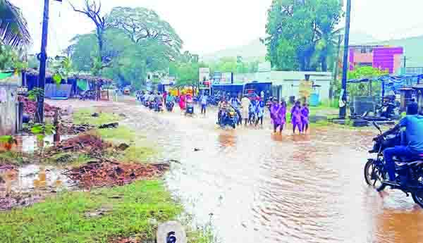 పలు చోట్ల భారీ వర్షం
