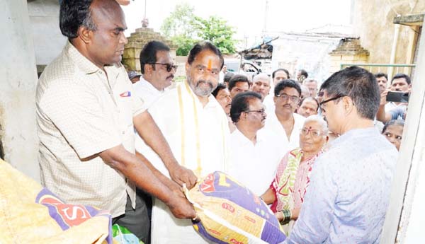 సబ్సిడీపై నిత్యావసర వస్తువులు