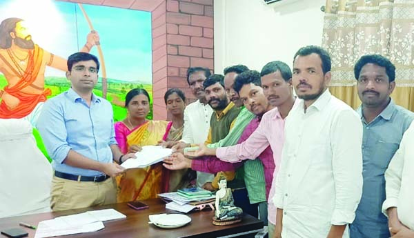 ఎస్‌పికి సర్పంచుల ఫిర్యాదు