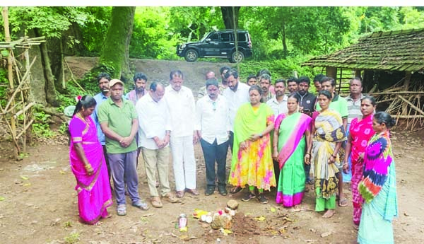 రచ్చబండ నిర్మాణానికి శంకుస్థాపన