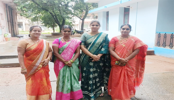 Concern-of-village-women-snakes