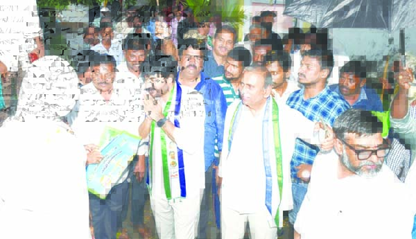 వెల్లలచెరువులో 'గడప గడపకూ'