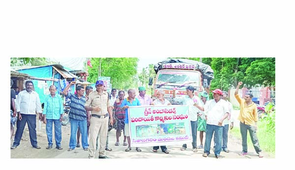 గ్రీన్‌ అంబాసిడర్ల రాస్తారోకో