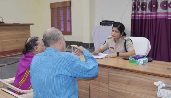 స్పందన అర్జీల పరిష్కారానికి తొలి ప్రాధాన్యం