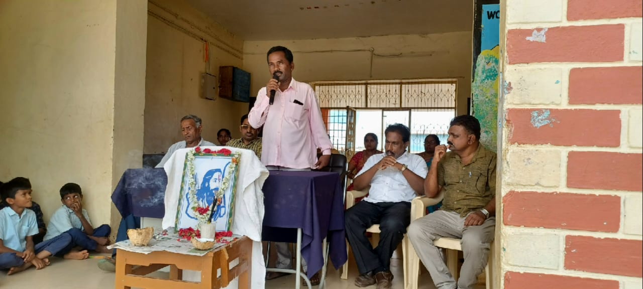 మాట్లాడుతున్న నాయకులు