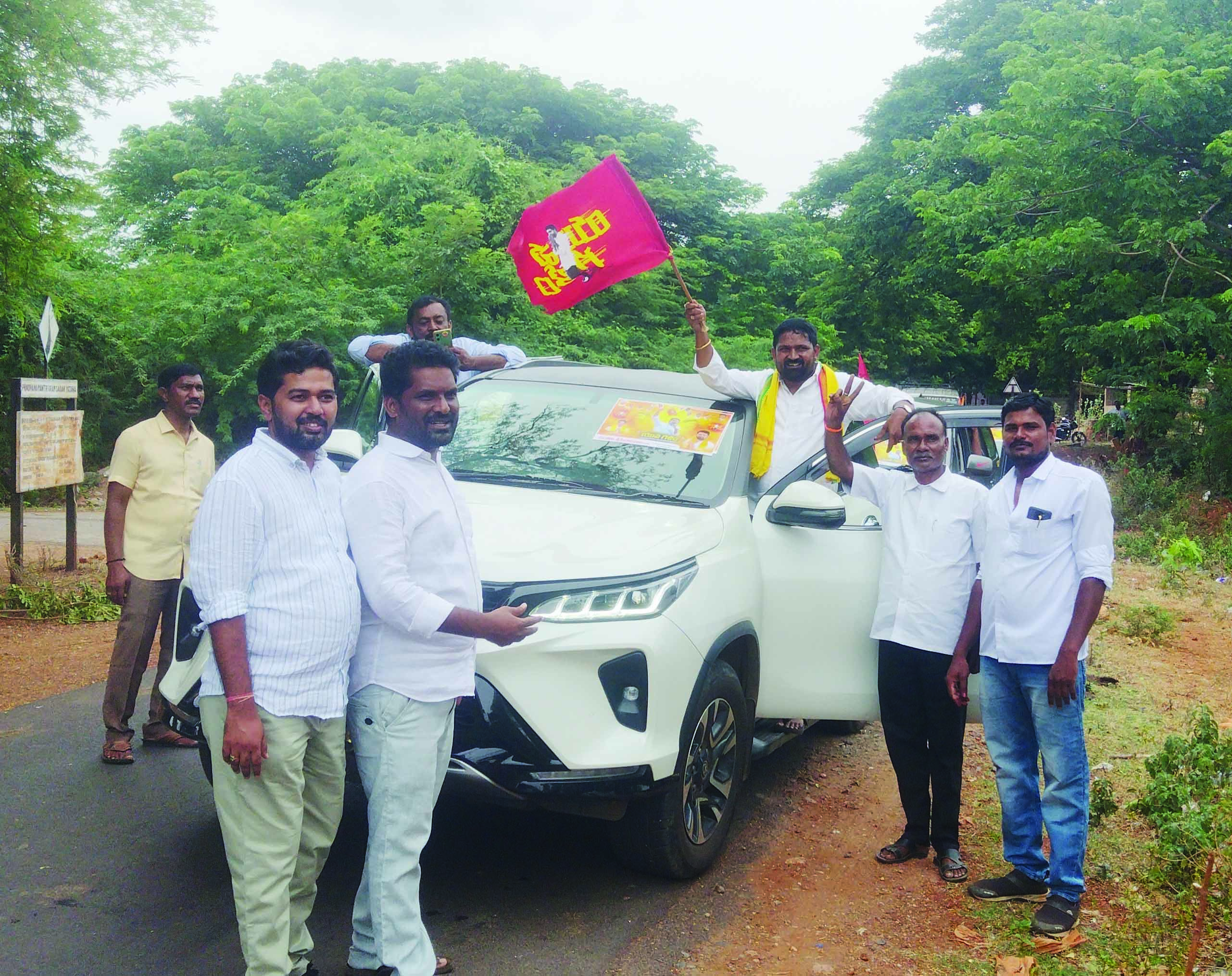 'యువగళం'కు తరలిన నాయకులు
