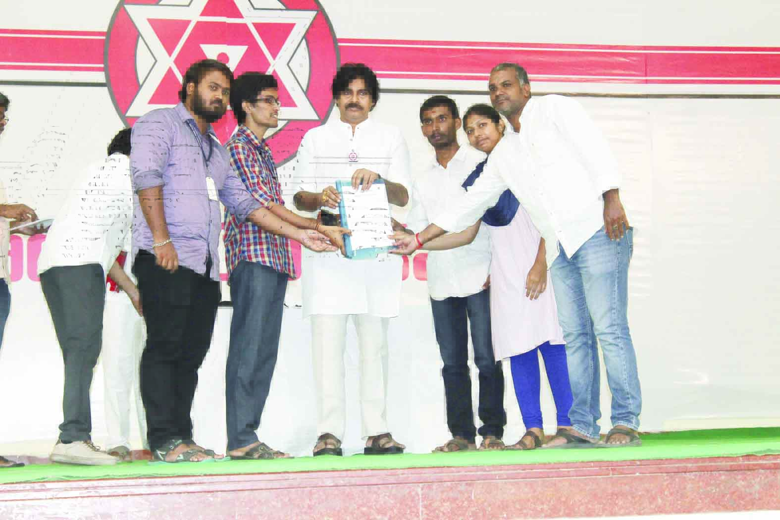 ప్రతి సమస్య పరిష్కారానికి కృషి