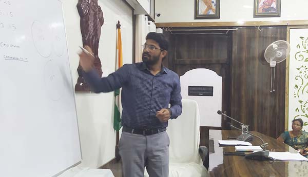 వాలంటీర్ల ప్రమేయం ఉండరాదు