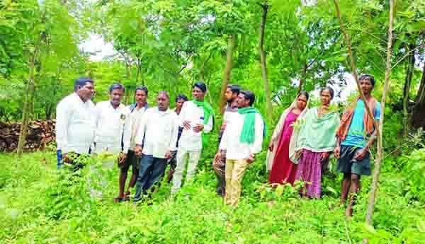 ఆదివాసీల భూముల జోలికొస్తే ఖబడ్దార్‌