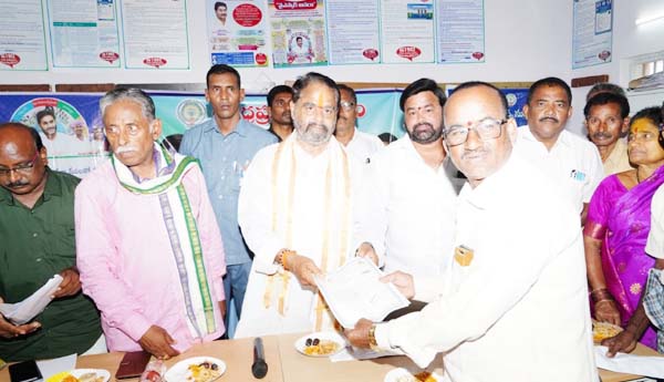 'జగనన్న సురక్ష'తో సేవలు సరళతరం