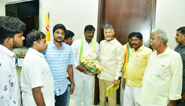 tdp-leader-meet-chandrababu