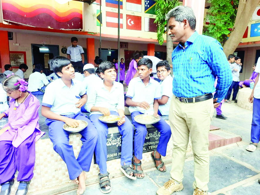  పాఠశాలలను పరిశీలించిన ఎంఇఒలు