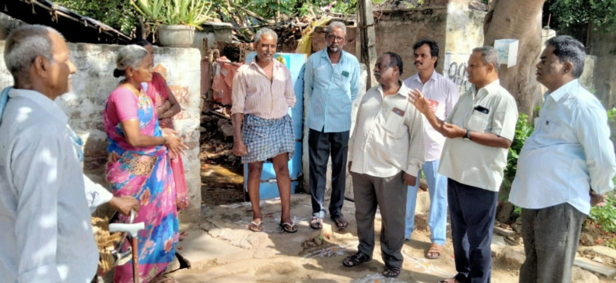 అక్కడికి వెళ్లం.. ఇక్కడే ఉంటాం..