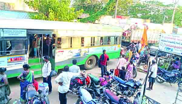 కొత్తకోటలో ట్రాఫిక్‌ కష్టాలు
