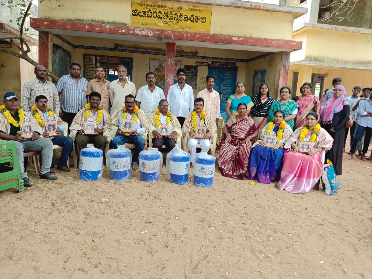 ఉపాధ్యాయులకు సన్మానం