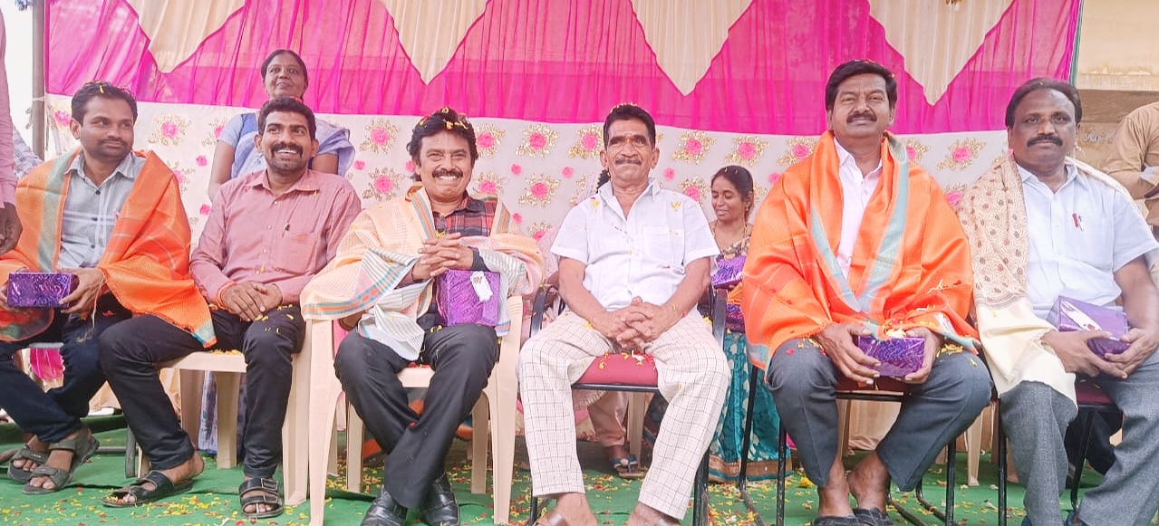 బదిలీ ఉపాధ్యాయులకు సన్మానం