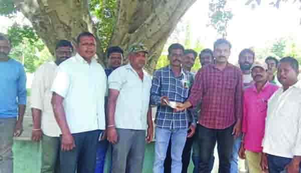 పాదయాత్రకు విరాళాల సేకరణ