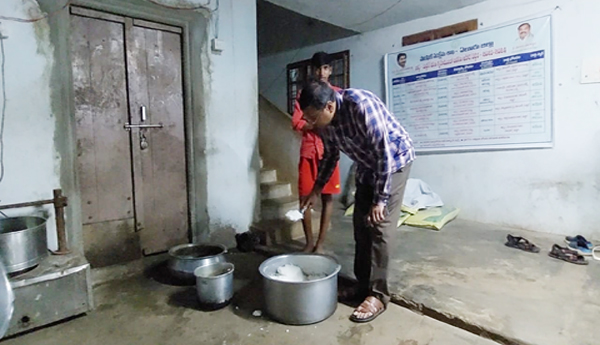 Officer-checks-in-hostels