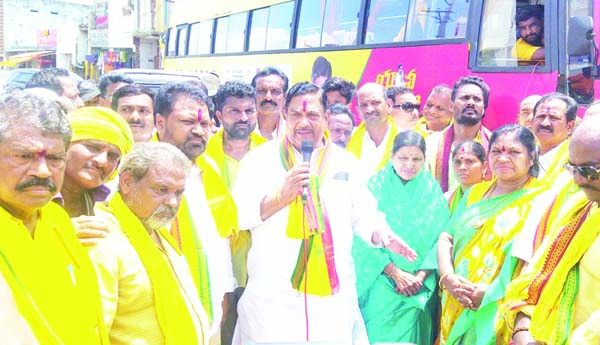 గాలిల్లో తిరిగిన జగన్‌కు ప్రజా సమస్యలు పట్టవు