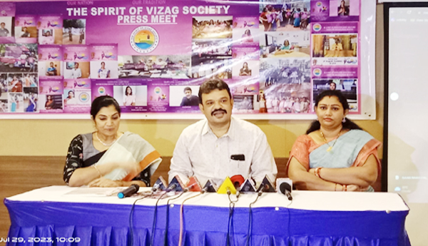 Handicraft-Saree-Walk-on-Visakha-Beach-Road-on-August-6