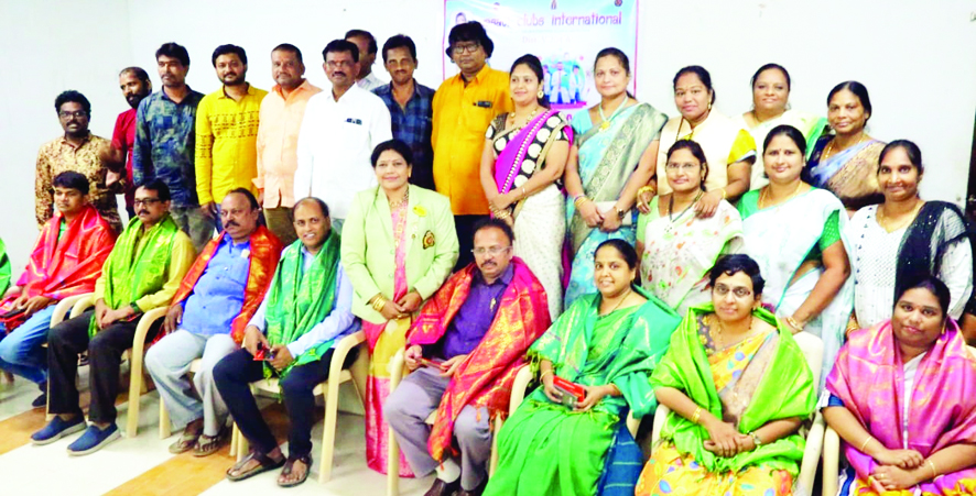 వాసవి క్లబ్‌ ఆధ్వర్యంలో వైద్యులకు సన్మానం