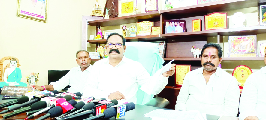 'కొనుగోలు చేసిన వాటిలో ప్రభుత్వ భూమి లేదు'