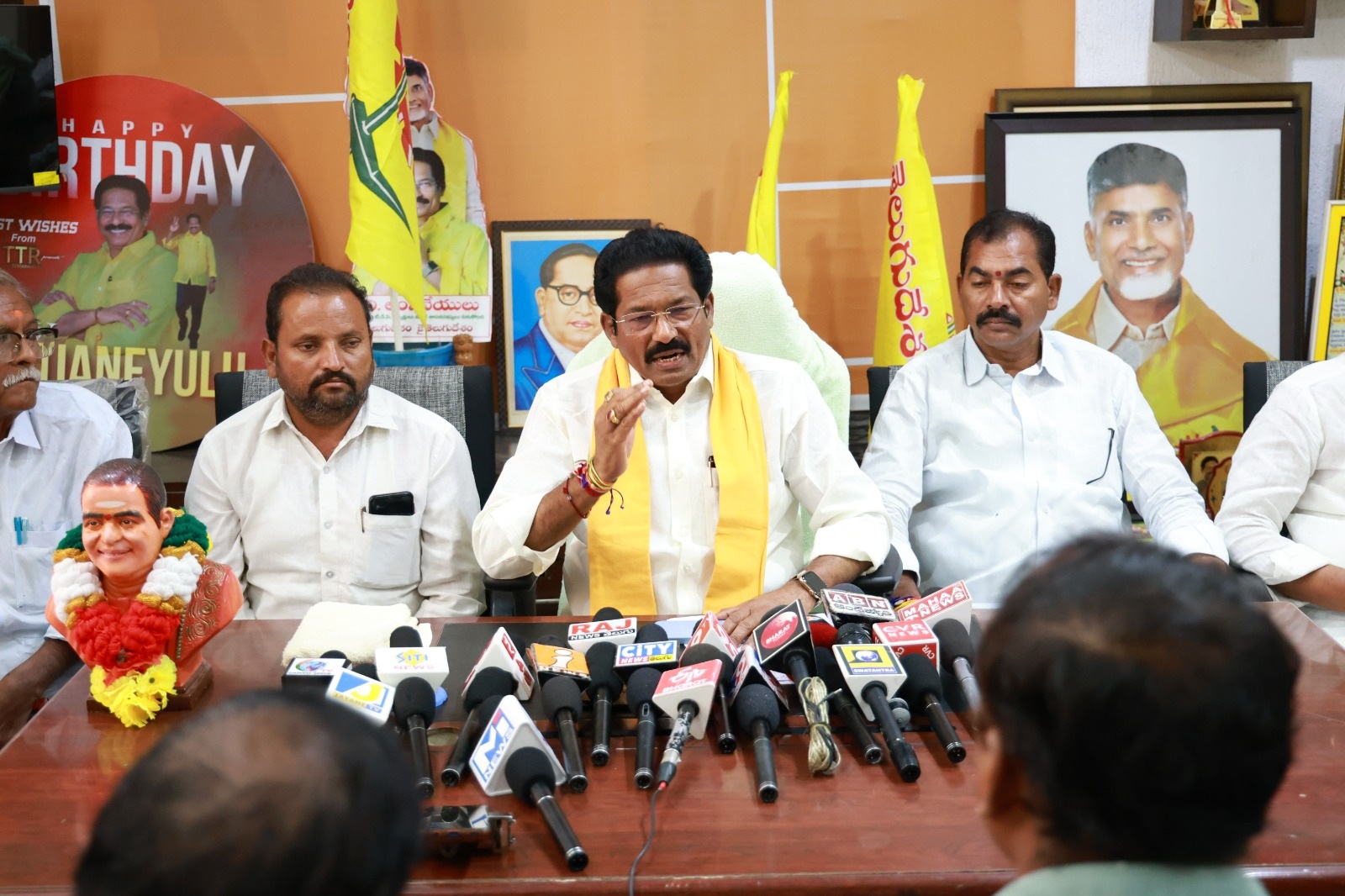 తప్పుడు కేసులకు భయపడేది లేదు : జీవీ ఆంజనేయులు