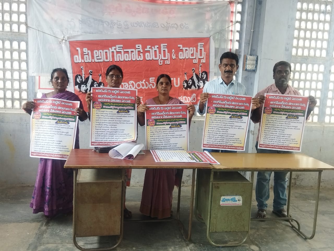 సమస్యల పరిష్కాంర కోసం 36 గంటల ధర్నా